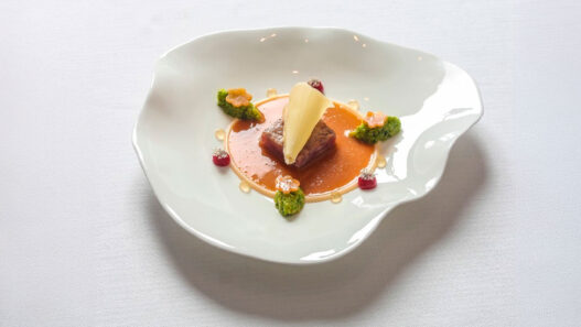 Plato del menú degustación del restaurante Andreu Genestra en Mallorca