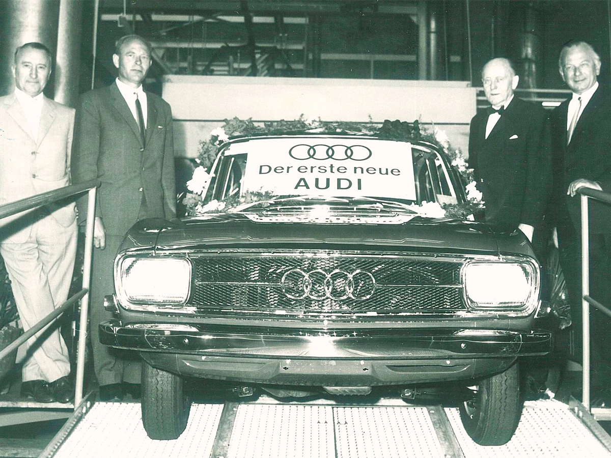 Audi de 72 CV y motor de 4 tiempos en la fábrica en 1965