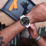Reloj BlancPain Fifty Fathoms Tech de 45 mm con correa blanca en la muñeca