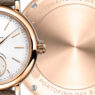 Detalle del reloj IWC Portofino Automatic Day And Night 34 con complicación solar y caja de oro rosa de 34 mm