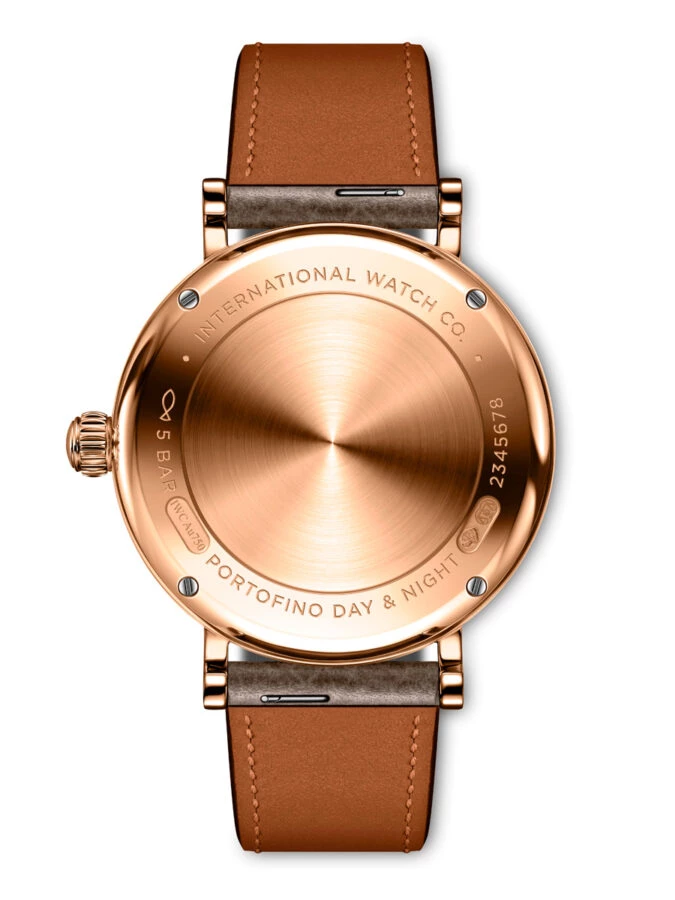 Reverso del reloj IWC Portofino Automatic Day And Night 34 con fondo de caja en oro rosa cepillado