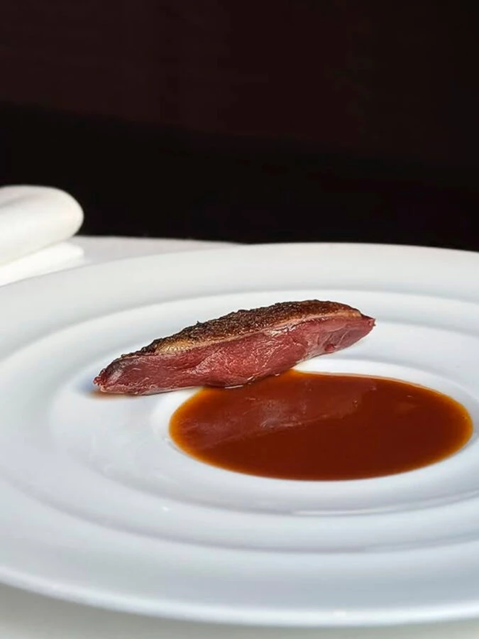 Plato de pato madurado en arroz del restaurante El Poblet de Valencia