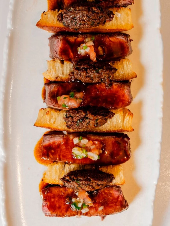 Solomillo muselina con patata de feria del restaurante La Cosmo