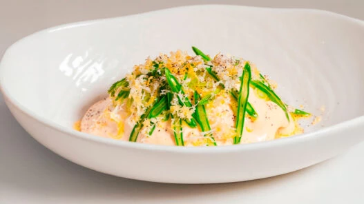 Detalle de la Ensaladilla con judía verde del restaurante La Cosmo