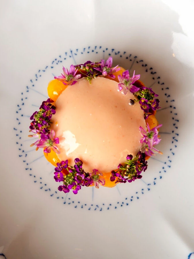 Plato de Panna Cotta con caviar del menú degustación del restaurante Blossom de Málaga