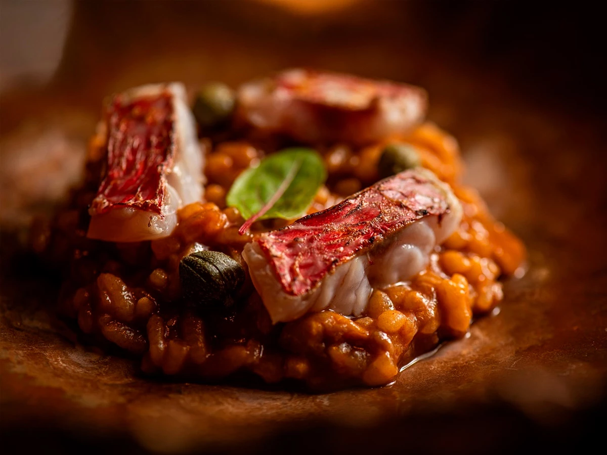 Arroz meloso de Calasparra con galera y jugo de caldero del restaurante Frases de Murcia