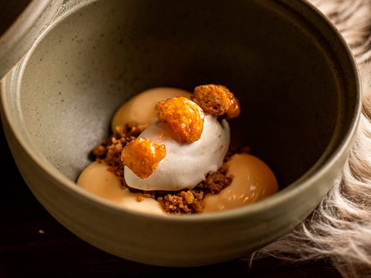 Postre de Limón verde, Yogurt de jengibre y torta de chicharrón del restaurante Frases de Murcia
