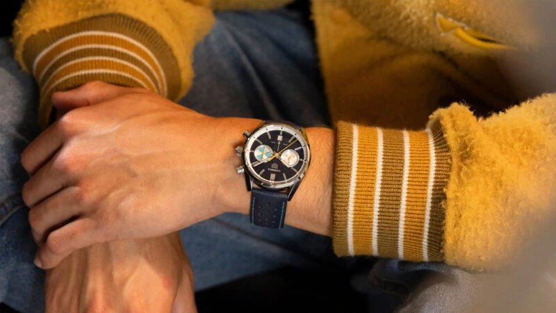 Hombre con reloj TAG Heuer Carrera Chronograph Limited Edition en la muñeca