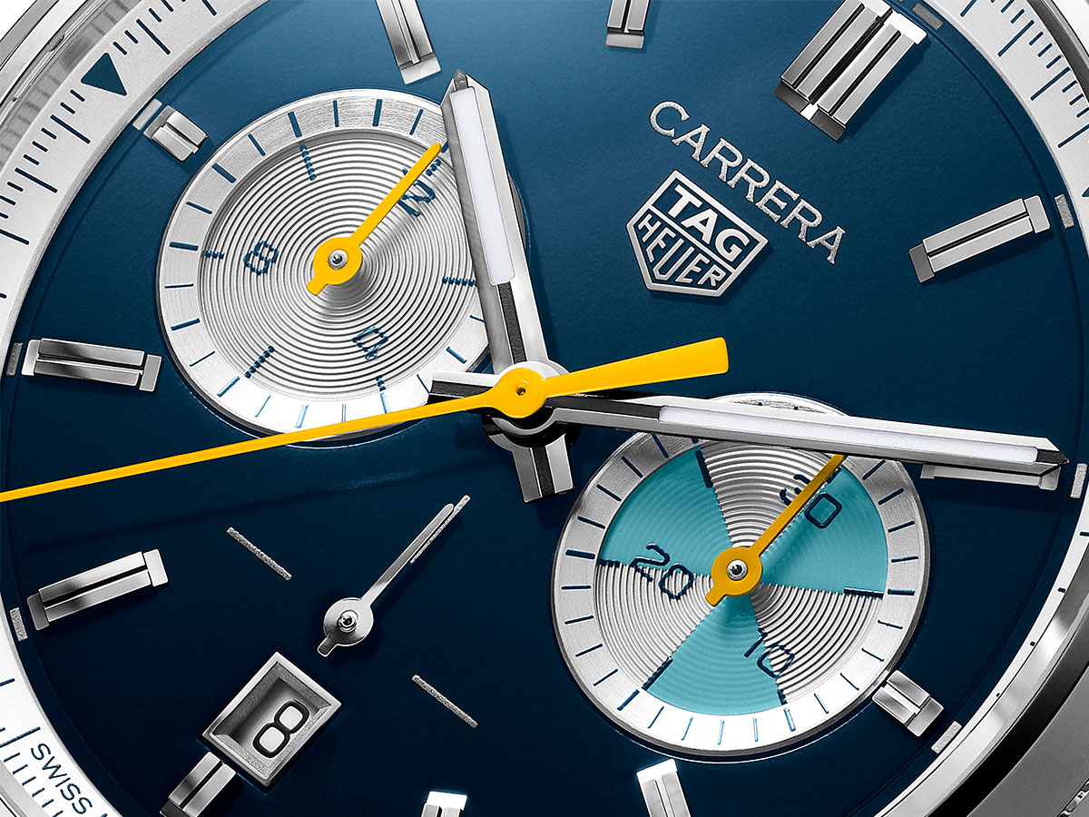 Detalle de la esfera azul del TAG Heuer Carrera con subesferas en turquesa y amarillo