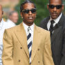 A$AP Rocky con total look de Celine en Nueva York, con blazer caramelo, vaqueros rectos y bolso XL negro