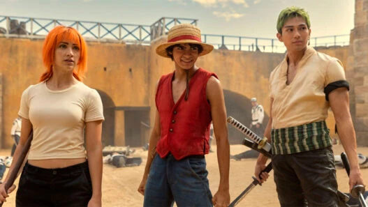 Nami, Luffy y Zoro en una escena de acción de la temporada 2 de One Piece en Netflix.