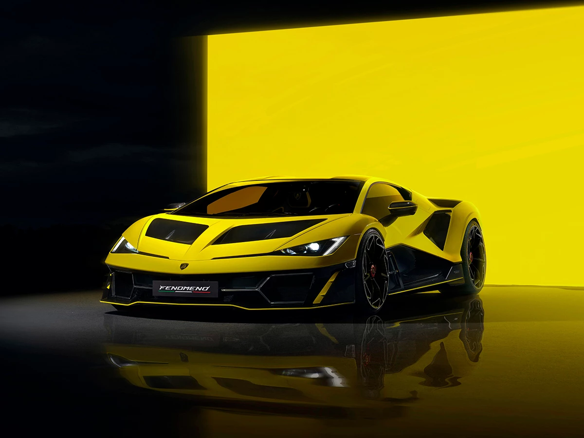 Lamborghini Fenomeno híbrido V12 en posición tres cuartos frontal