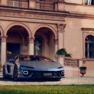 Lamborghini Temerario Ad Personam 2025 frente a una villa en Porto Cervo