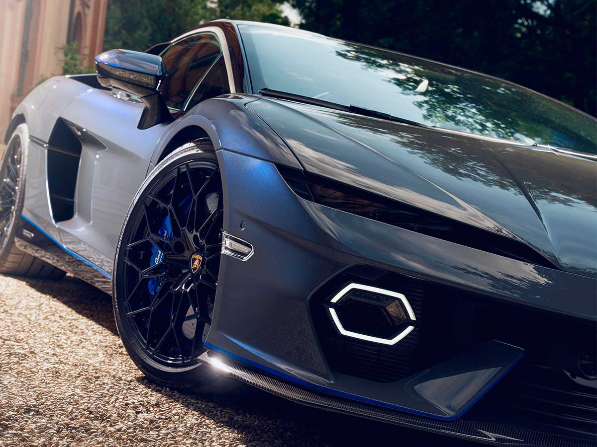 Detalle de faros y llanta del Lamborghini Temerario Ad Personam