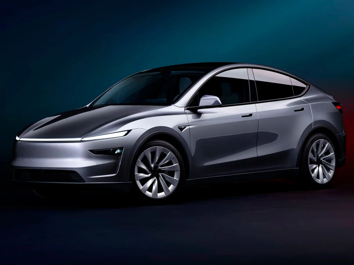 Tesla Model Y, SUV eléctrico en estudio, vista frontal tres cuartos