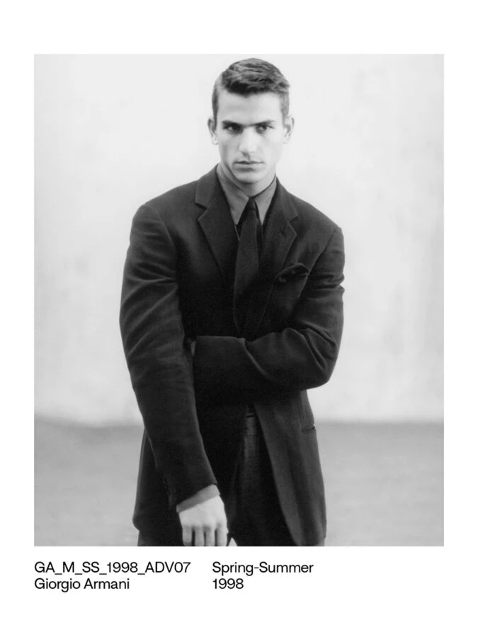 Campaña Giorgio Armani primavera-verano 1998 fotografiada por Aldo Fallai.
