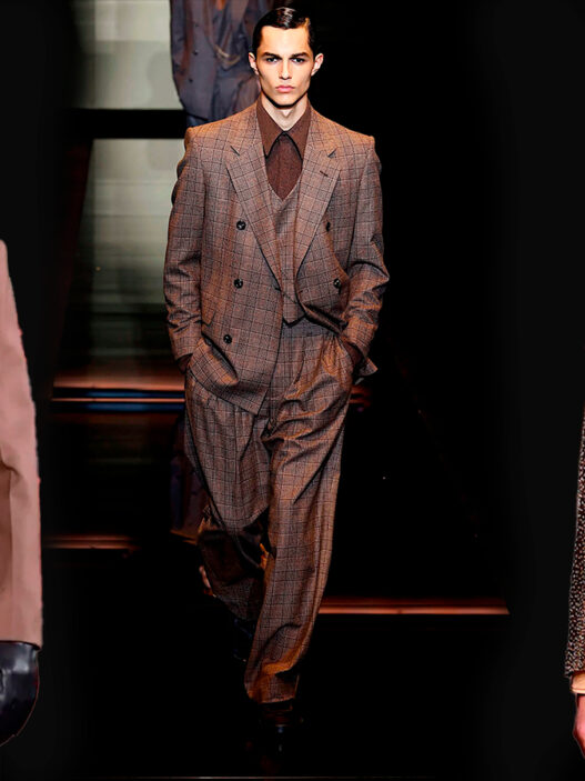 Diferentes formas de combinar el traje marrón de hombre