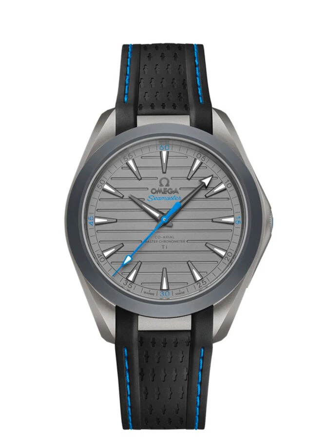OMEGA Seamaster Aqua Terra Ultra Light en titanio gamma con detalles azules