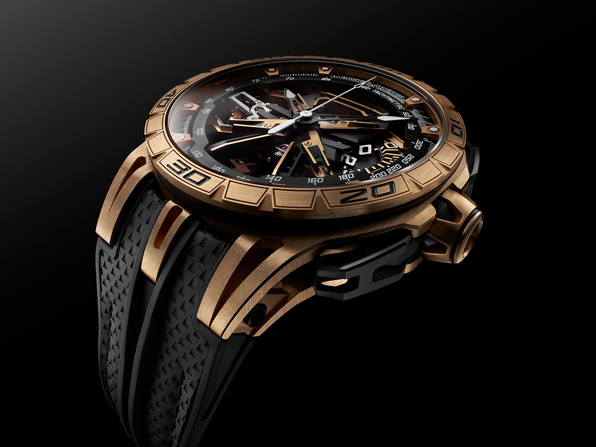 Caja y correa del reloj Roger Dubuis Excalibur Spider Flyback Chronograph en oro rosa y caucho negro.