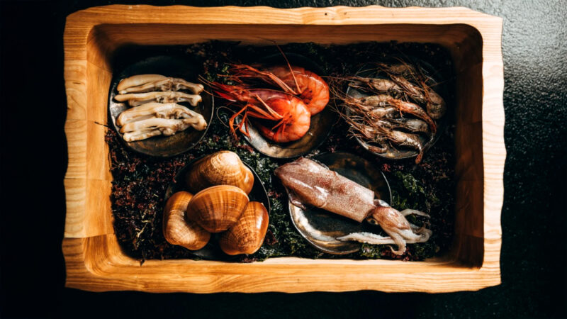 Selección de mariscos frescos para el menú degustación del restaurante Cebo en Madrid.