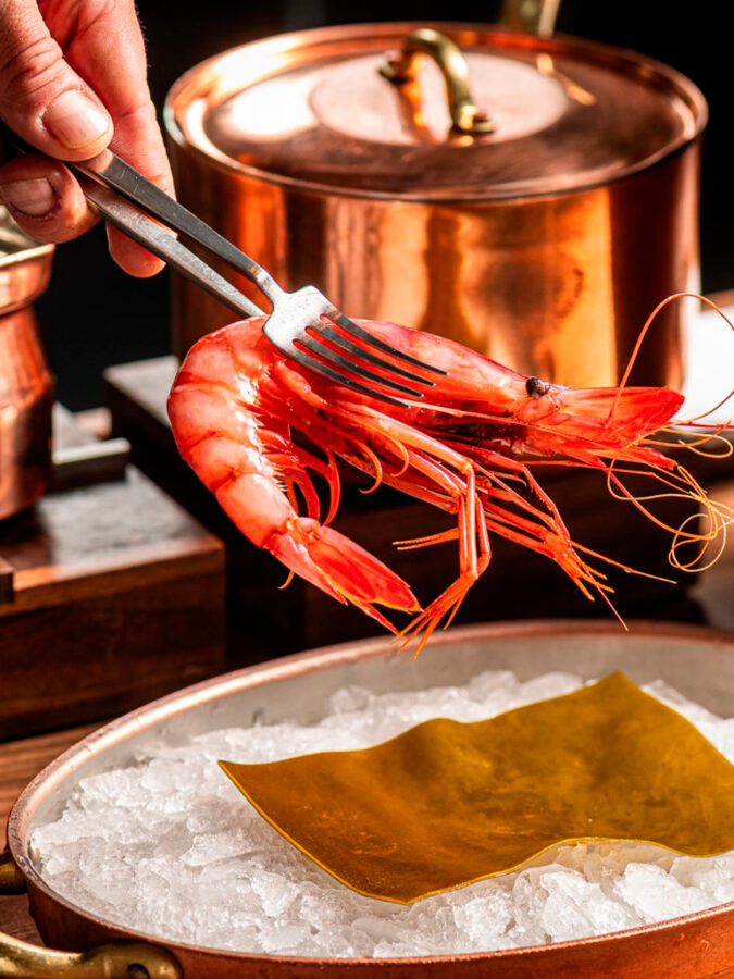 Gamba roja de Palamós preparada en el restaurante Cebo de Madrid.