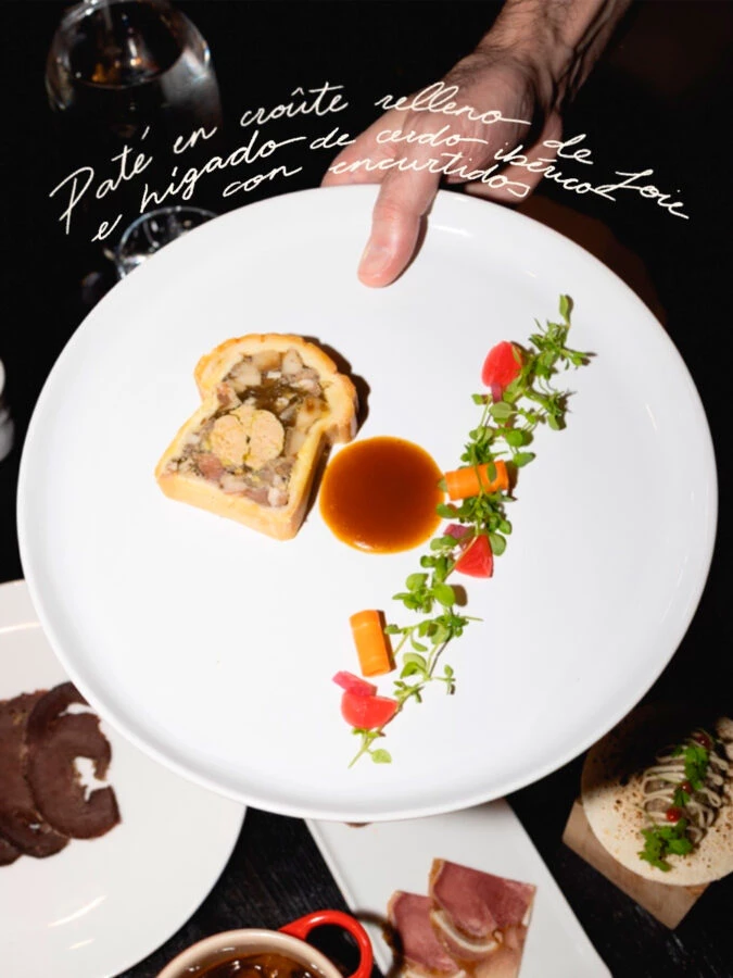 Paté en croûte de foie, hígado de cerdo e ibérico con encurtidos en La Tasquería.