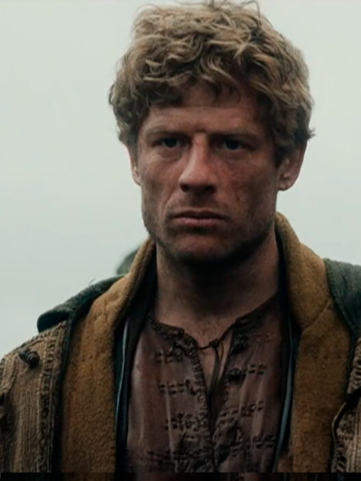 El actor James Norton en la serie Rey y conquistador de HBO Max