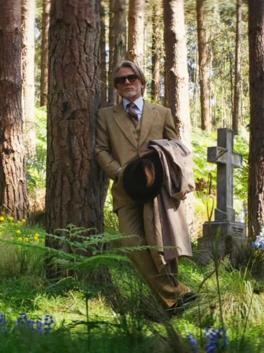 Daniel Craig interpretando al detective Benoit Blanc, en la película Puñales por la espalda: de entre los muertos