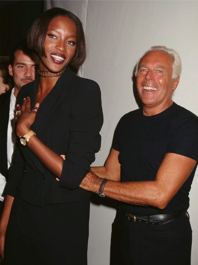 Giorgio Armani junto a Naomi Campbell en una fiesta en 1996