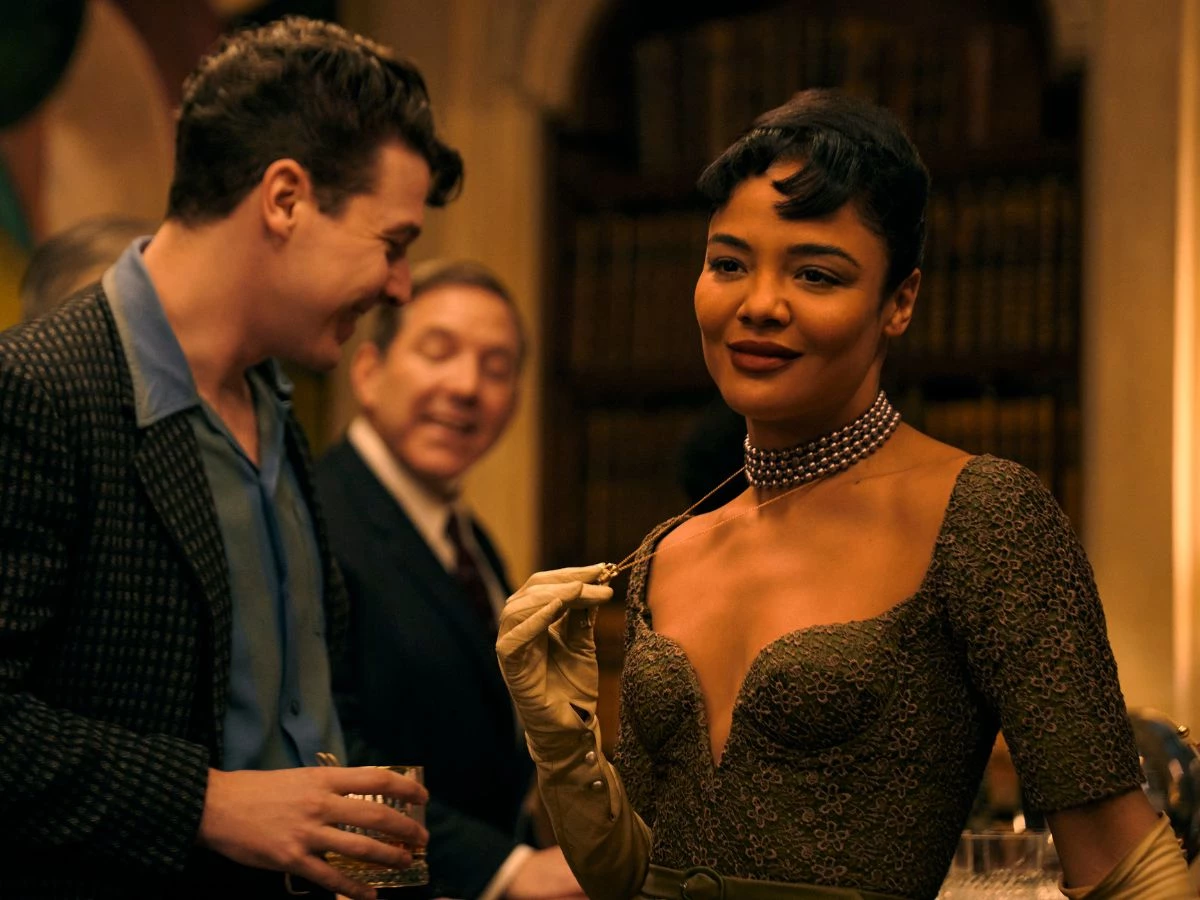 Secuencia de la película Hedda, en la que se ve a la actriz Tessa Thompson interpretando a Hedda Gabler