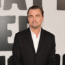 El actor Leonardo Di Caprio vestido con traje de Dior en el photocall de la película The one battle after another