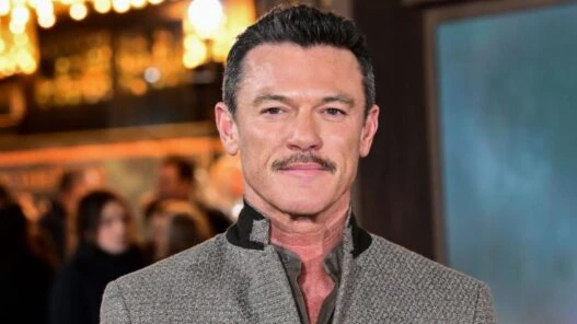 retrato del actor Luke Evans para promocionar su participación en la San Diego Comic Con Málaga