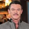 retrato del actor Luke Evans para promocionar su participación en la San Diego Comic Con Málaga