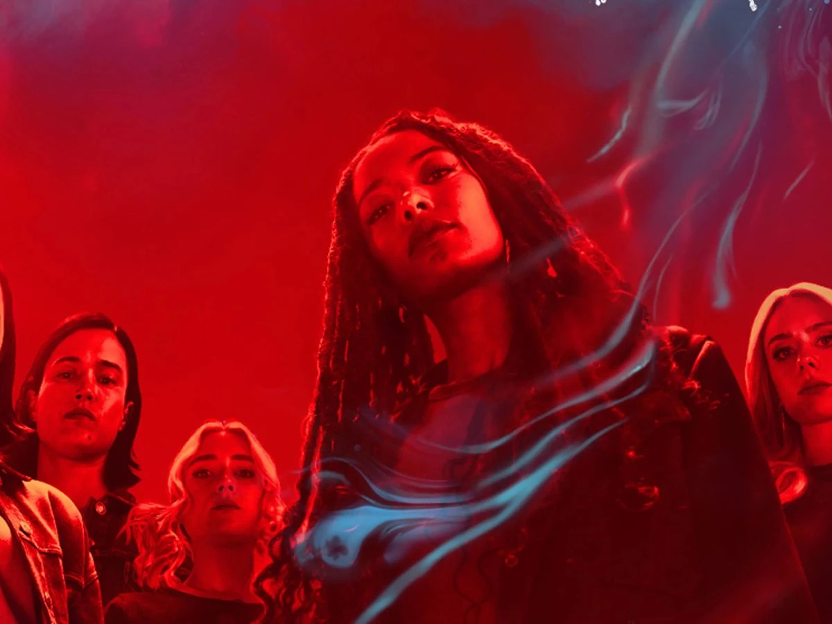 Protagonistas de Gen V temporada 2 bajo una estética roja e intensa
