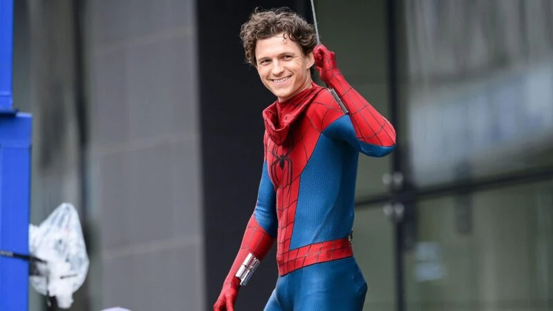 Tom Holland durante el rodaje de la película Spider-Man