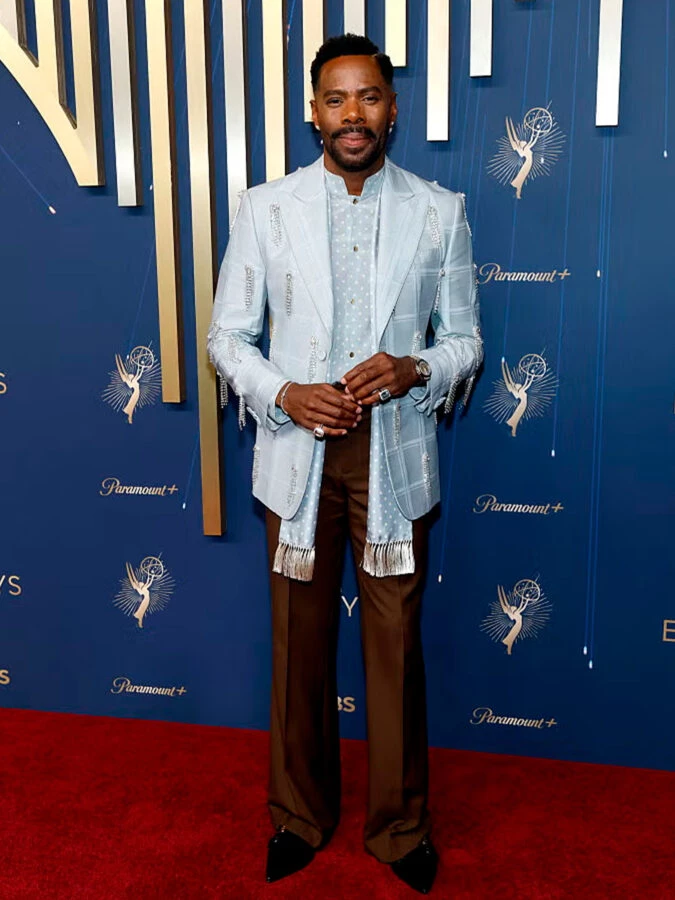 Colman Domingo vestido de Valentino en los Emmy Awards 2025