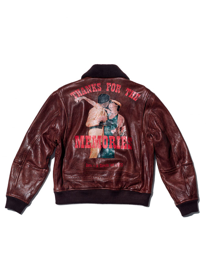 Chaqueta de cuero roja diseñada por DAVID BAILEY para celebrar el 50 aniversario de Zara
