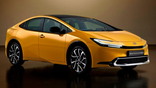Toyota Prius 2025 en amarillo