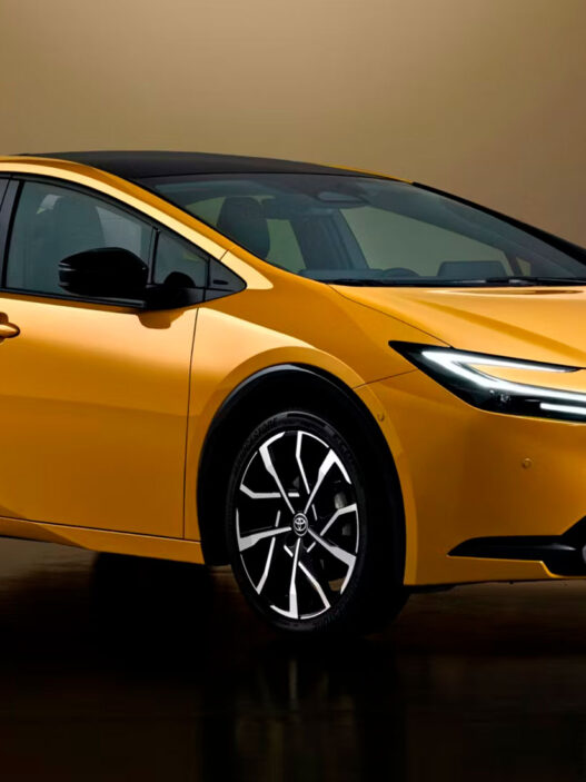Toyota Prius 2025 en amarillo