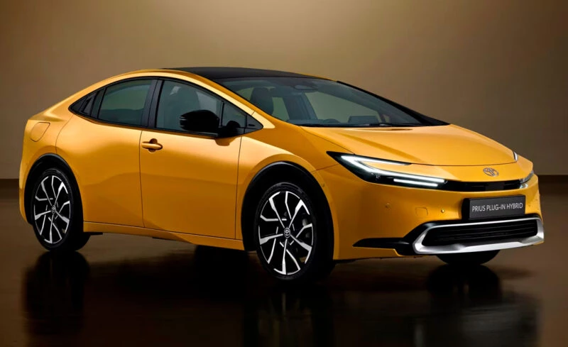 Toyota Prius 2025 en amarillo