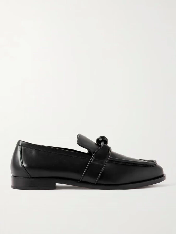 Mocasines de piel negros para hombre con detalle en antifaz de la marca Bottega Veneta