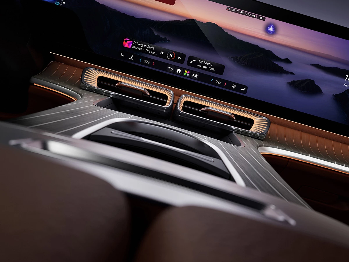 Detalle central de la consola y salidas de aire del Mercedes-Benz GLC eléctrico.