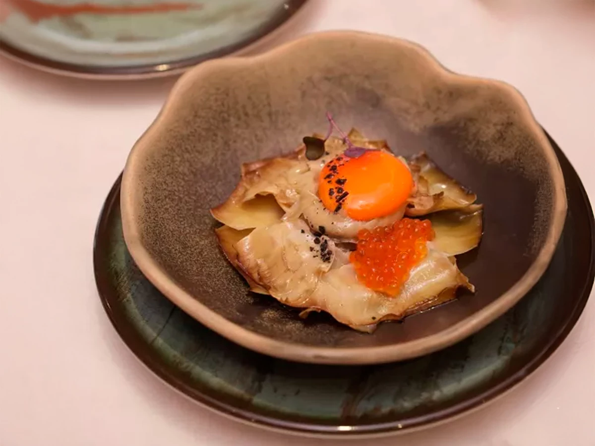 Plato del restaurante Contrastes by Diego Ferreira, restaurante recomendado para ir este 2025