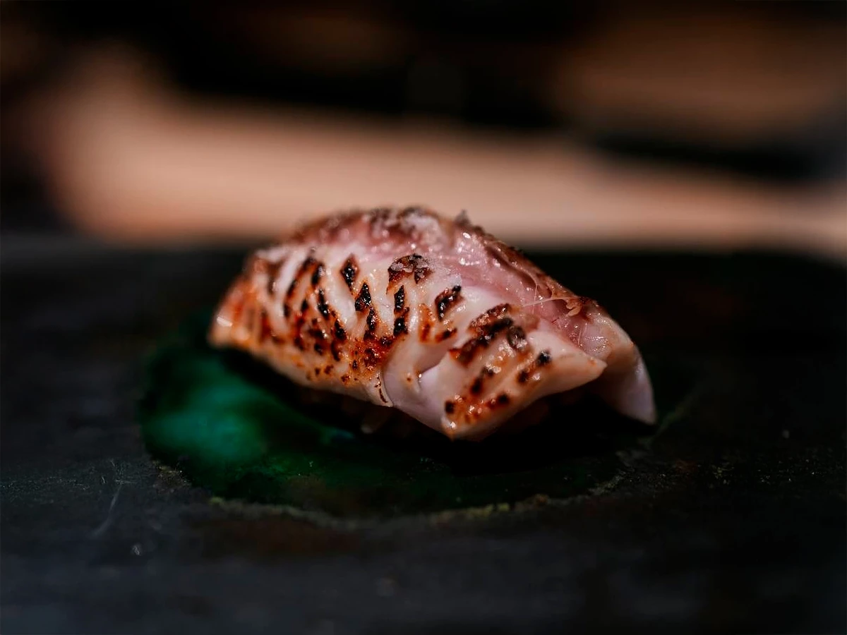 Nigiri del restaurante Ebisu by Kobos ubicado en Madrid centro, un lugar muy recomendado para cenar cocina japonesa de primer nivel