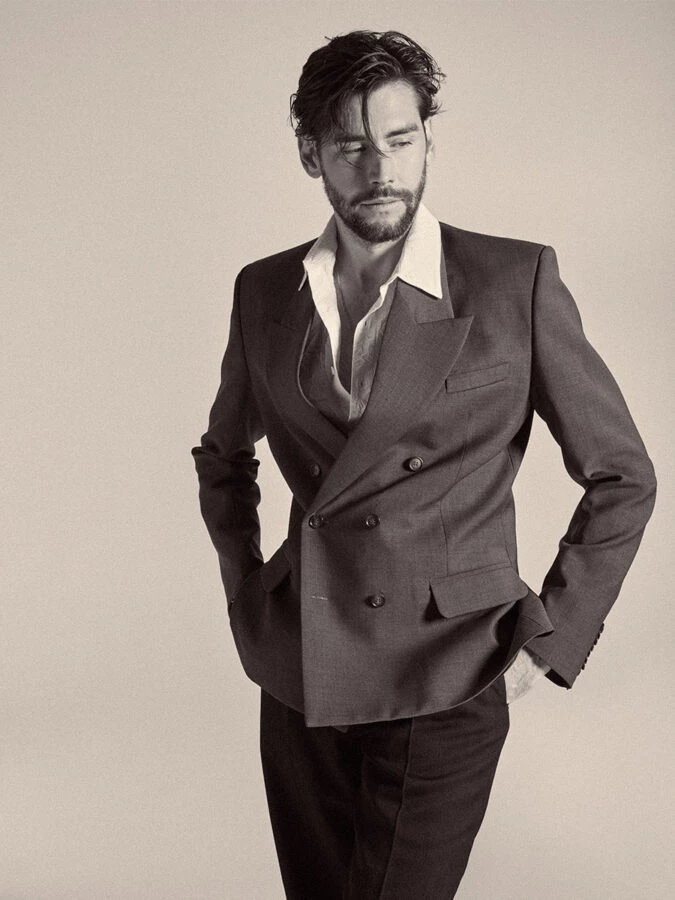 El cantante Álvaro Soler en una sesión de fotos parala revista de moda española Rísbel Magazine