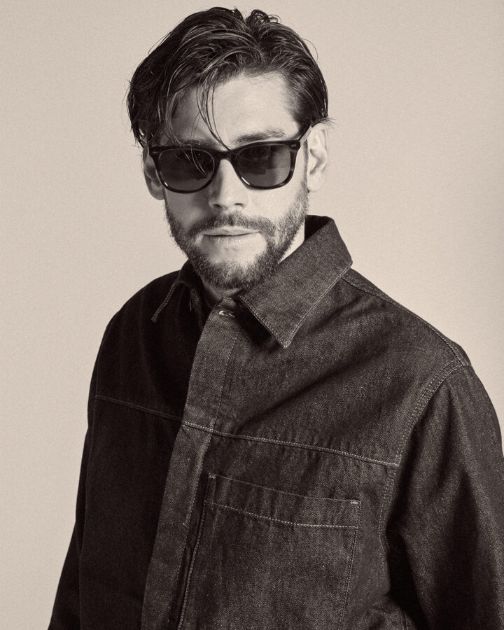 El cantante Álvaro Soler en una sesión de fotos para Rísbel Magazine para promocionar su cuarto álbum "El Camino"