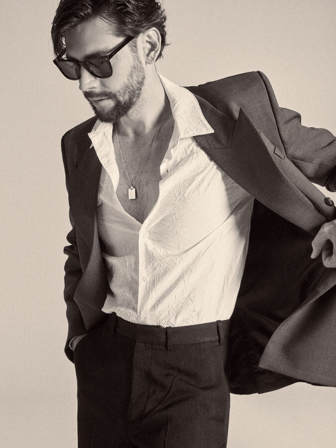El cantante Álvaro Soler en una sesión de fotos parala revista de moda española Rísbel Magazine