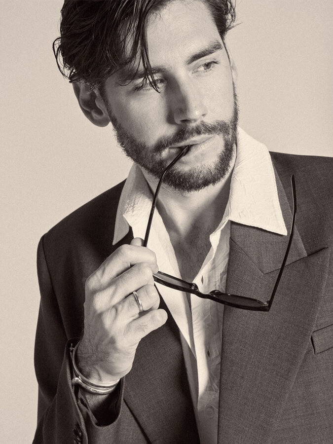 El cantante Álvaro Soler en una sesión de fotos parala revista de moda española Rísbel Magazine