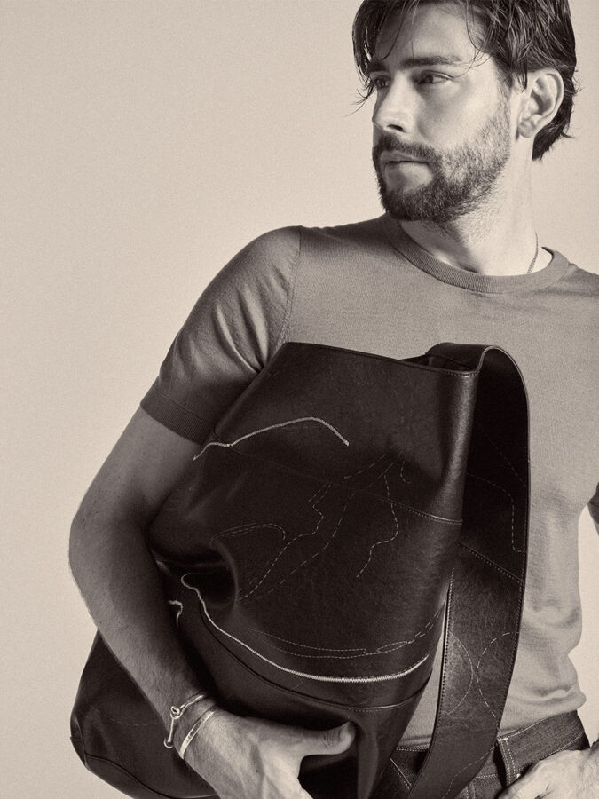El cantante Álvaro Soler en una sesión de fotos parala revista de moda española Rísbel Magazine