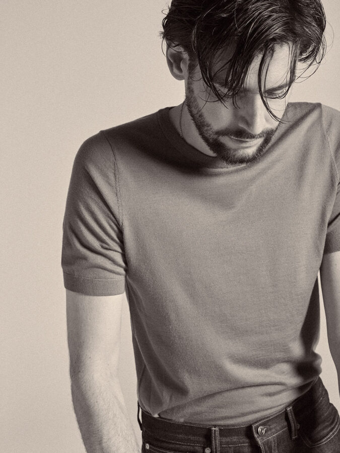 El cantante Álvaro Soler en una sesión de fotos parala revista de moda española Rísbel Magazine
